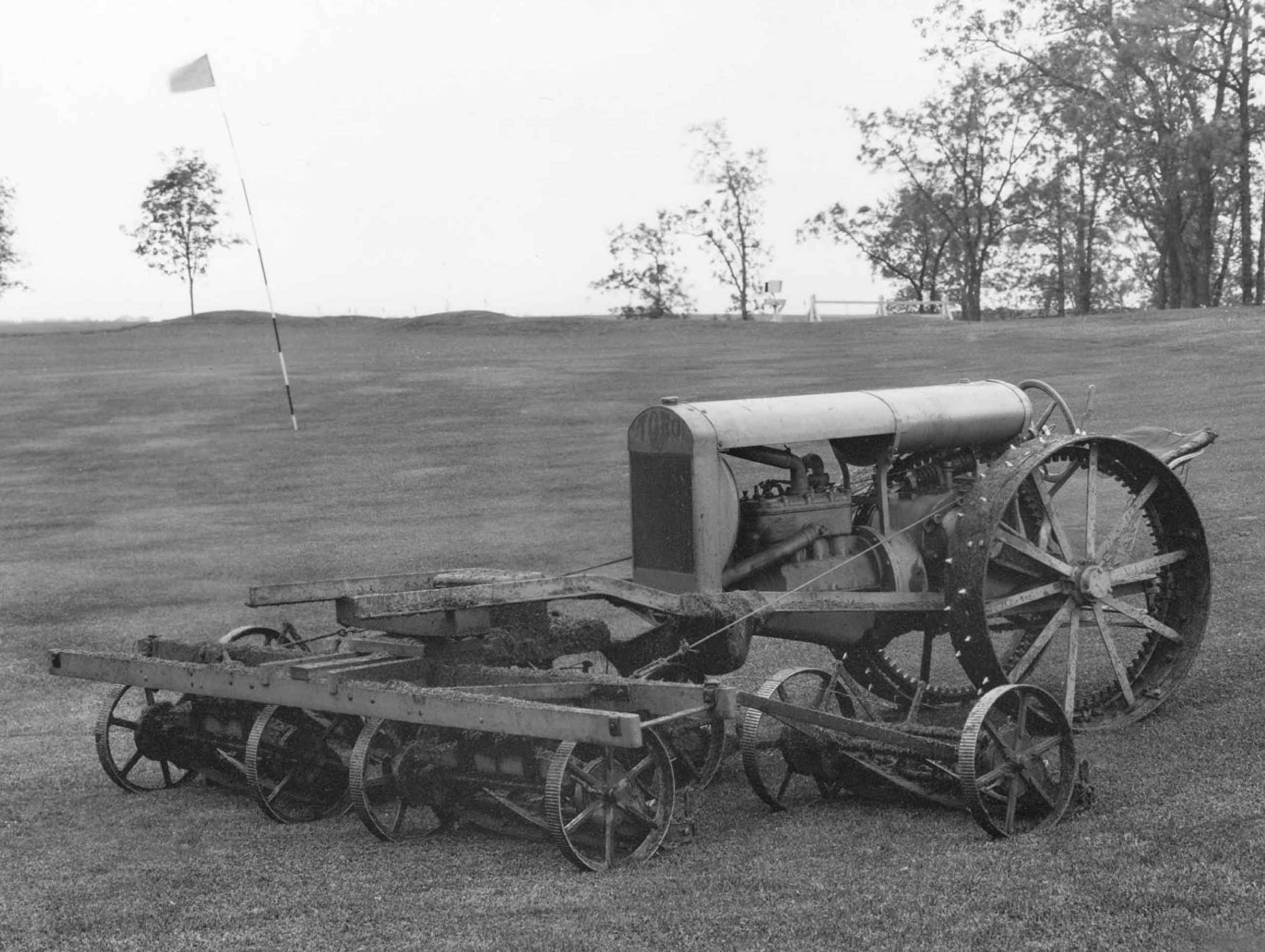 Toro invents The Toro Standard Golf Machine, the industry’s first mechanized fairway mower, for the Minikahda Club in Minneapolis, thus creating the mechanized golf course equipment industry.